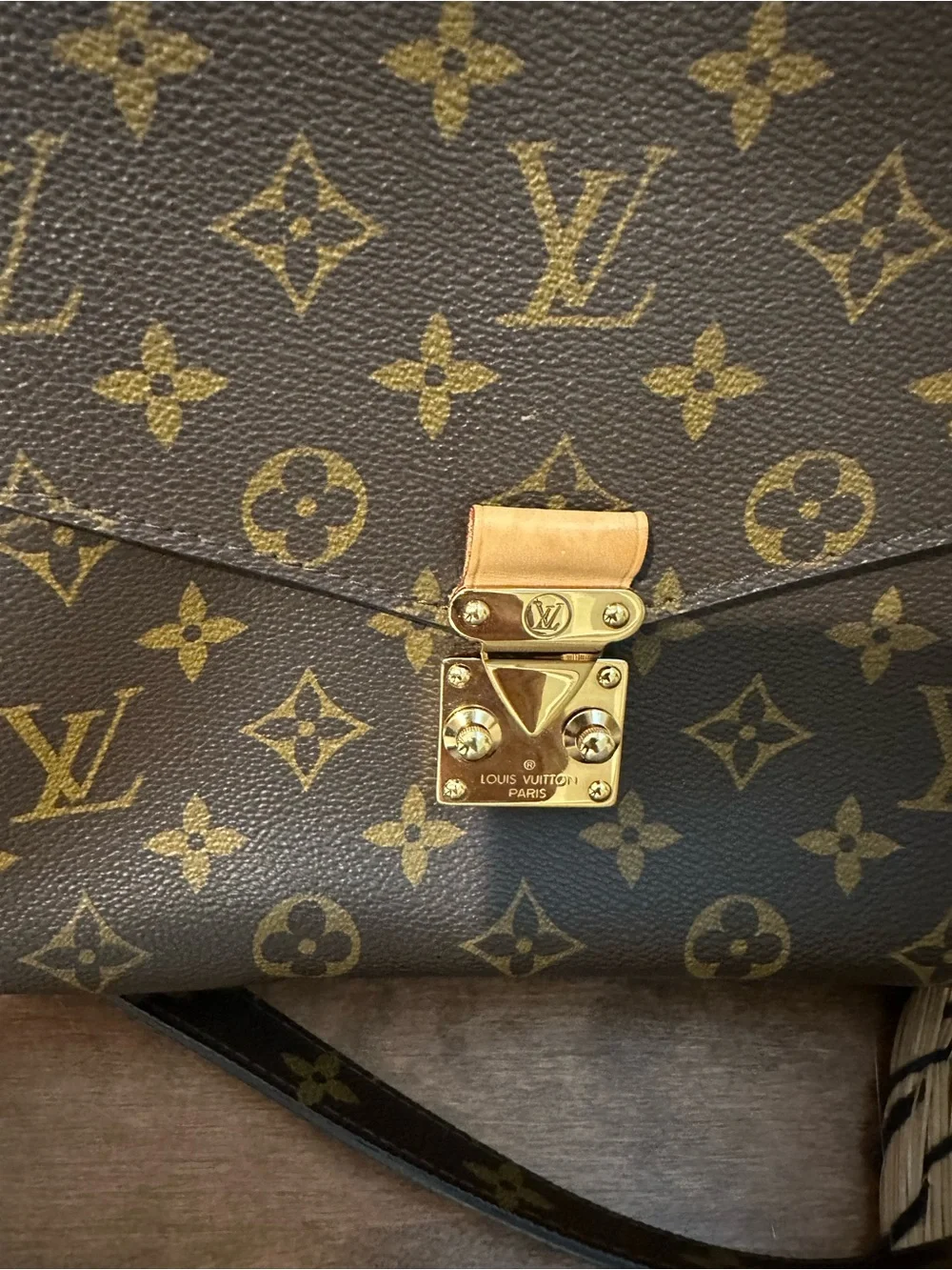 Beautiful Louis Vuitton Monogram Pochette Métis in the classic Monogram Canvas.